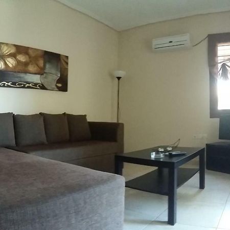 Gougousis Apartments Kaloyiros 外观 照片