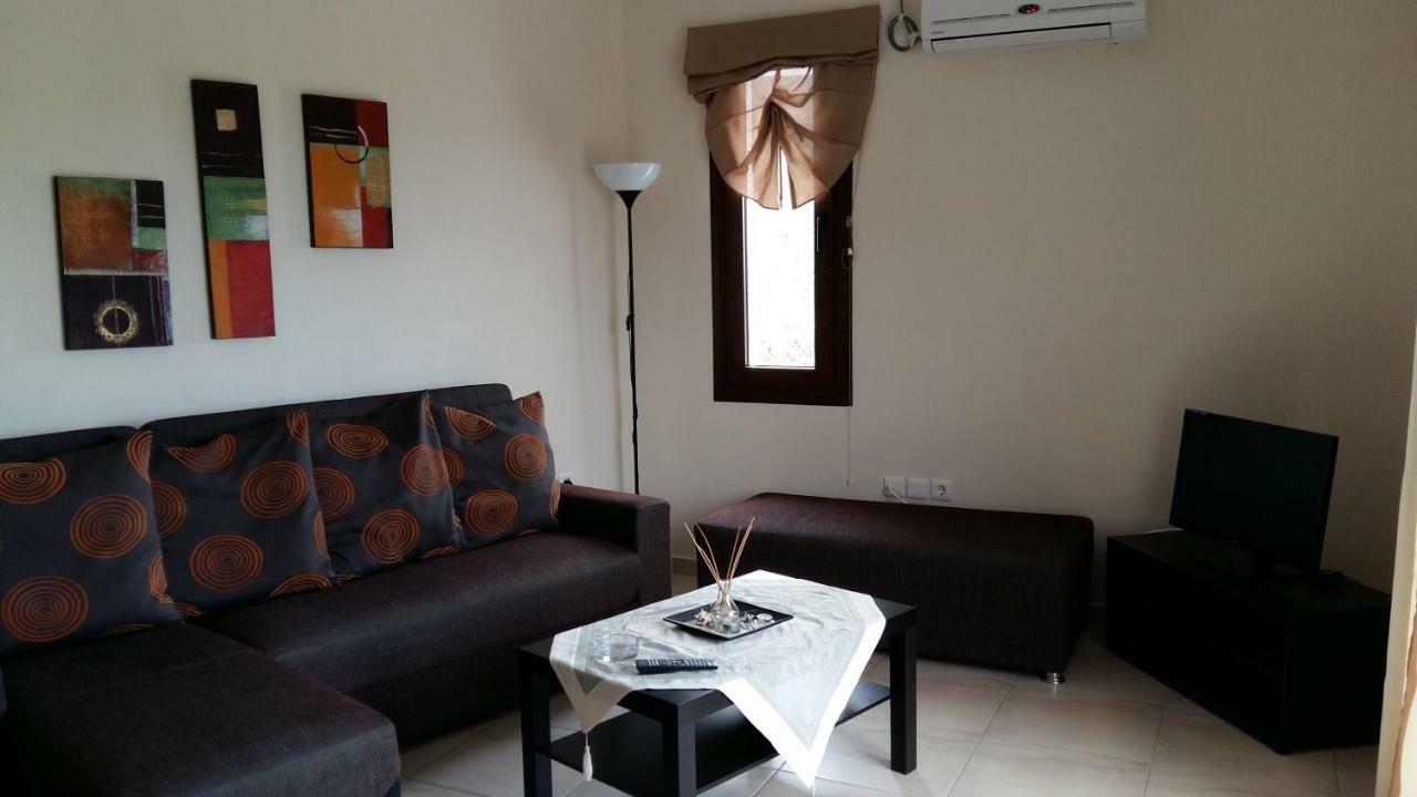 Gougousis Apartments Kaloyiros 外观 照片