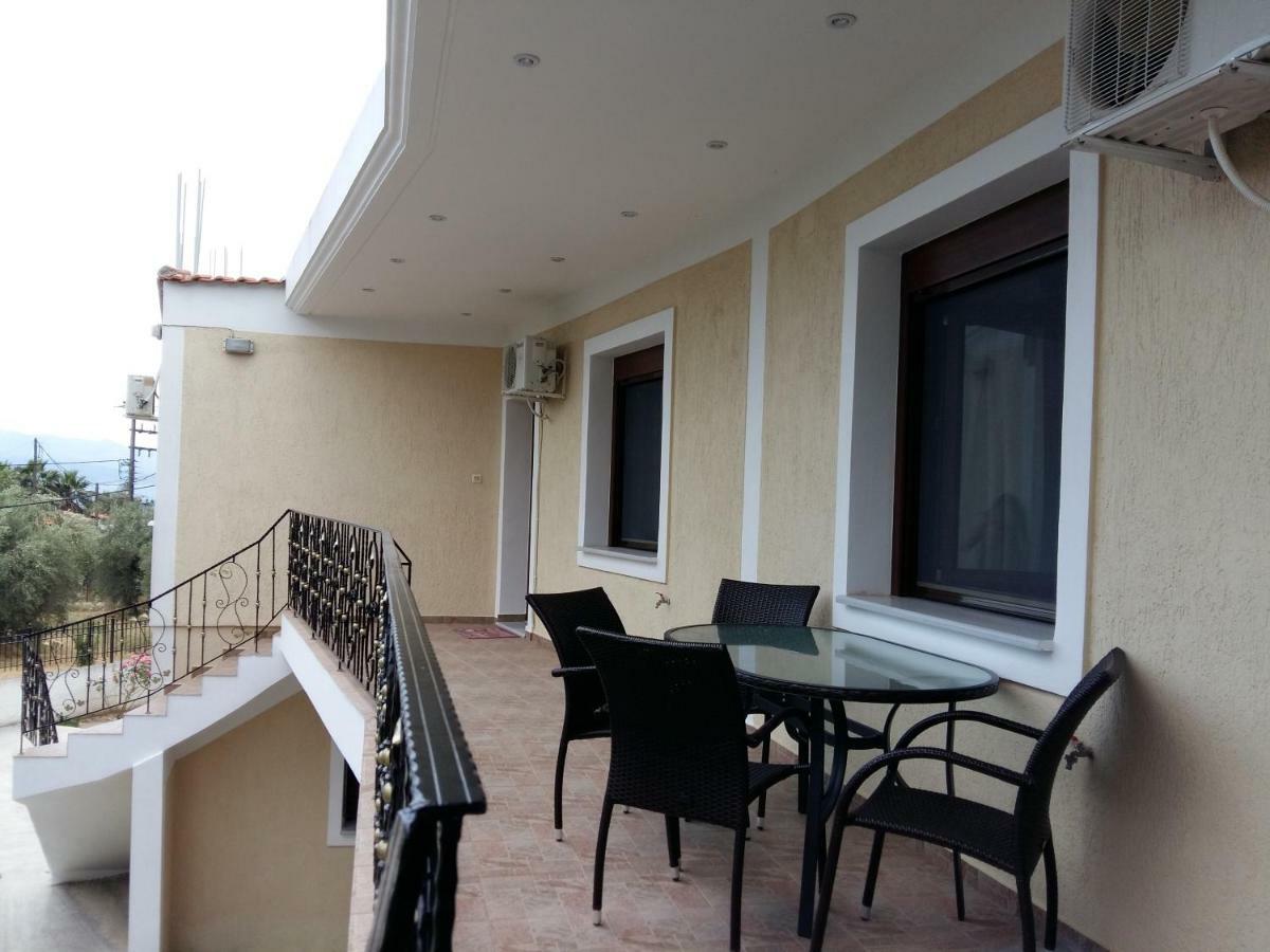 Gougousis Apartments Kaloyiros 外观 照片