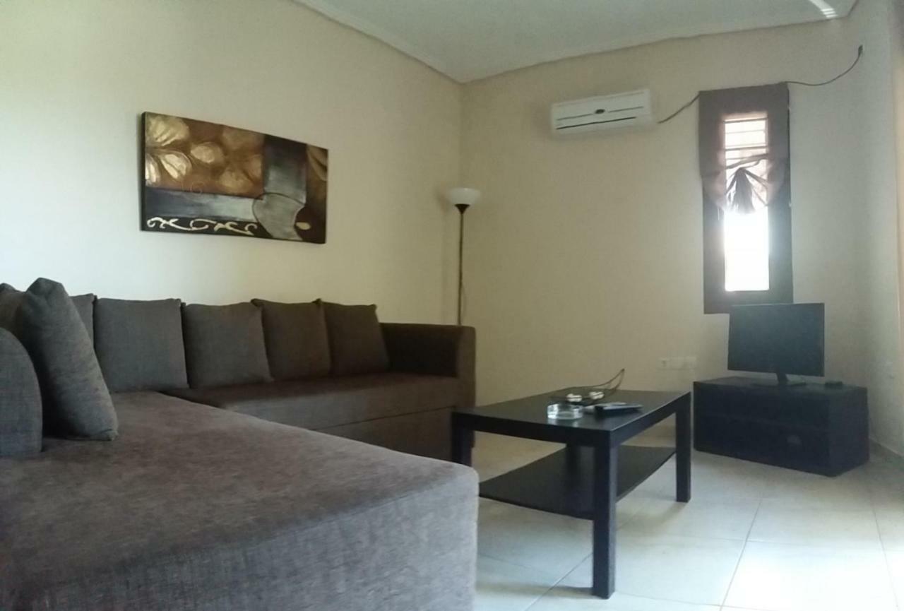 Gougousis Apartments Kaloyiros 外观 照片